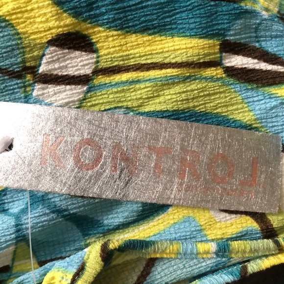 Sleeveless Top with Side Drawstrings - Picture 7 of 7